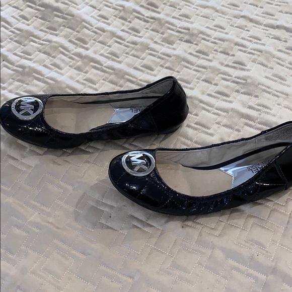 EUC Size 7 MK ballet flats - Picture 2 of 4